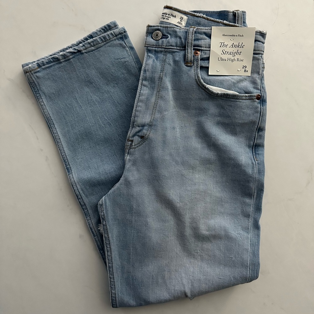 Abercrombie Ultra High Rise Ankle Straight Light Wash - Picture 4 of 5